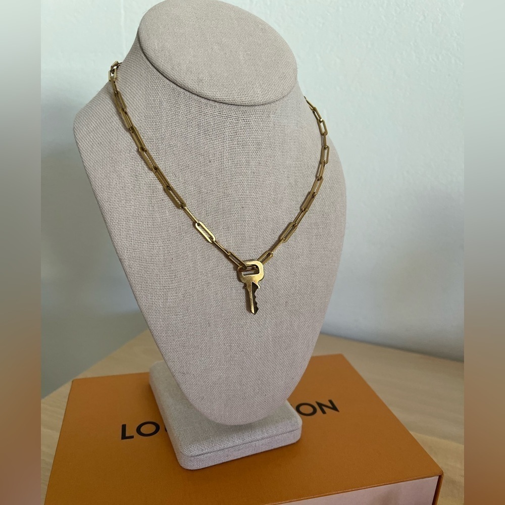 Louis Vuitton Lock & Key #320 16” Unbranded GF Necklace - Picture 5 of 14